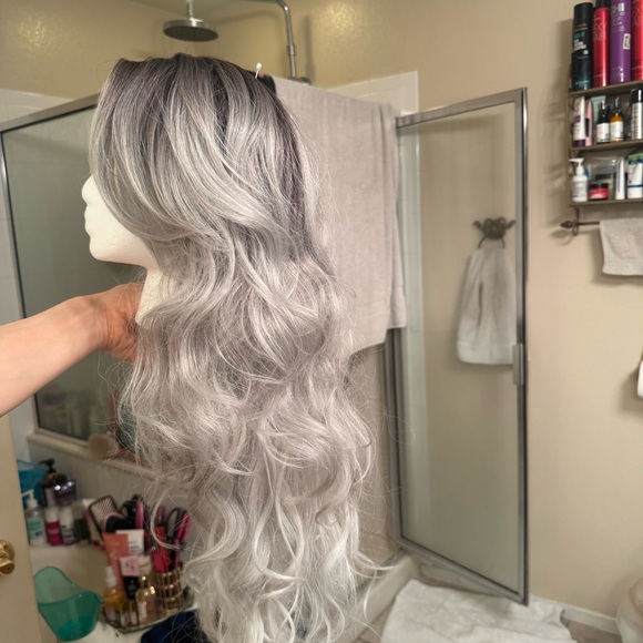 Elegant Gray Ombre Synthetic Wig - Picture 3 of 9